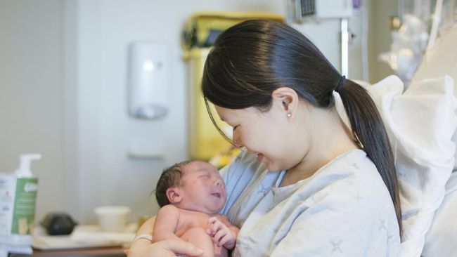 Dampak Operasi Caesar, Benarkah Bisa Sebabkan Asma dan Dermatitis Atopik pada Anak?