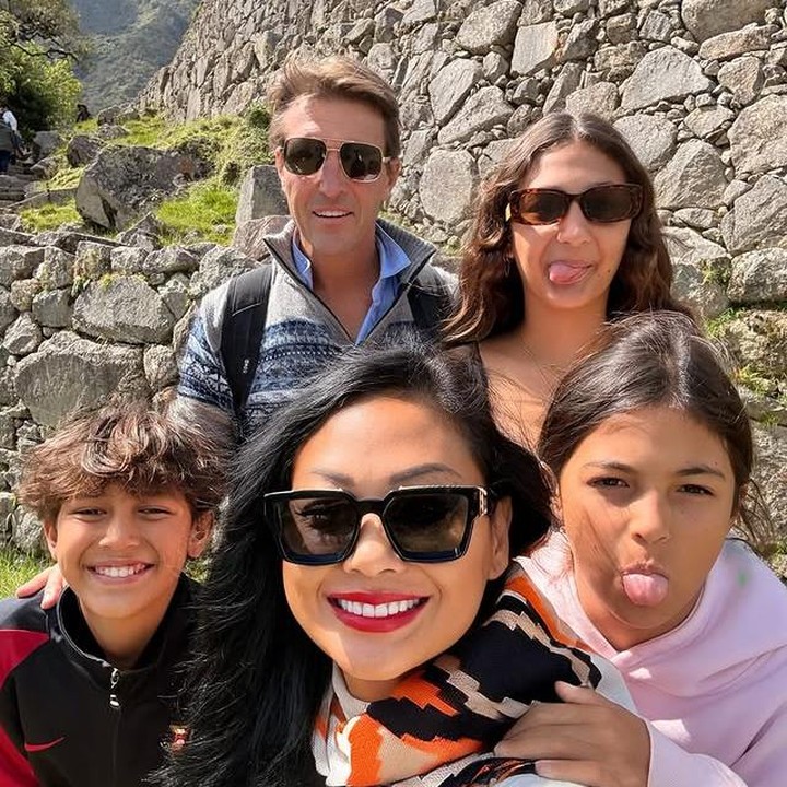 <p>Melalui unggahan di Instagram, Indah membagikan momen keindahan pemandangan Machu Picchu, yang dikenal sebagai kawasan wisata alam dan budaya. Selama di Machu Picchu, Indah dan keluarga mengunjungi situs bersejarah yang dikelilingi gunung dan pemandangan indah. (Foto: Instagram @indahkalalo)</p>