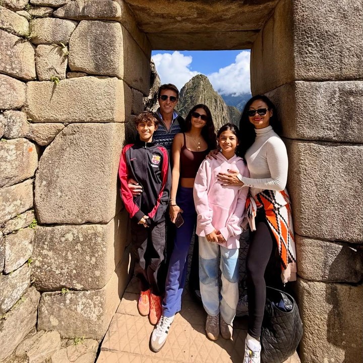 <p>Artis dan model Indah Kalalo resmi menikah dengan bule asal Australia bernama Ibrahim Justin Werner pada 18 September 2011. Dari pernikahan ini, Indah dan suami dikaruniai tiga anak, yakni Ayanna Rose Werner, Byron Benjamin Werner, dan Tigerlily Grace Werner. (Foto: Instagram @indahkalalo)</p>