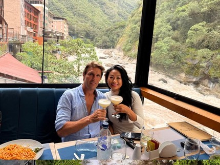 Terpopuler: Indah Kalalo dan Suami Menikmati Keindahan Machu Picchu