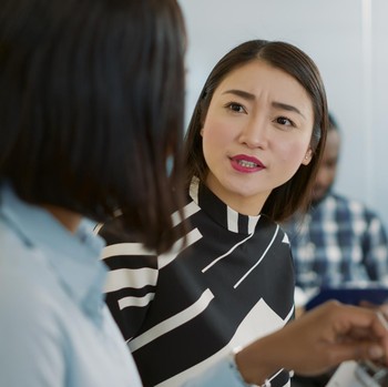 3 Kebiasaan Orang yang Pura-Pura Baik dan Bermulut Manis