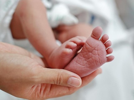 Ketahui Efek Sunat Terlalu Dini pada Bayi