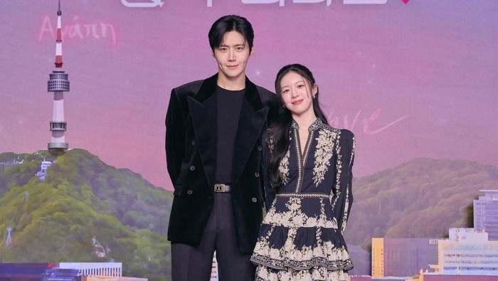 Intip Potret Kim Seon Ho & Go Yoon Jung di Konferensi Pers Can This Love Be Translated