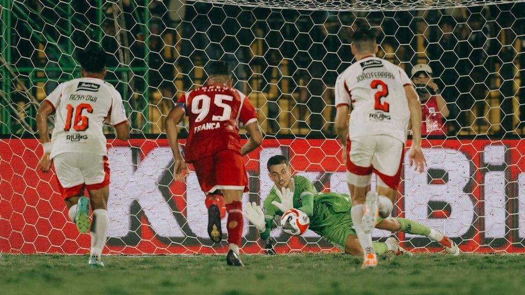 Kiper Bali United Kritik Liga Indonesia: Semua Pemain Ingin Cetak Gol