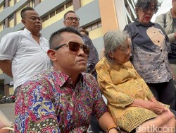 Nenek Elina Rampung Diperiksa di Polda Jatim, Dicecar 48 Pertanyaan