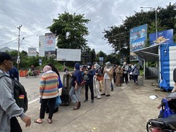 Warga Harap Ada Halte TransJ di Pintu Tol Sawangan: Capek Antre Berdiri