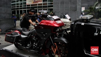 FOTO: Penampakan Ferrari dan Harley Davidson di Sidang Marcella