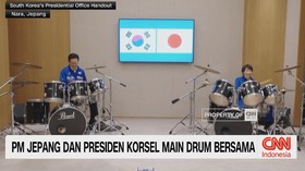 VIDEO: PM Jepang Dan Presiden Korsel Main Drum Bersama