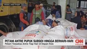 VIDEO: Petani Antre Pupuk Subsidi Hingga Berhari-hari