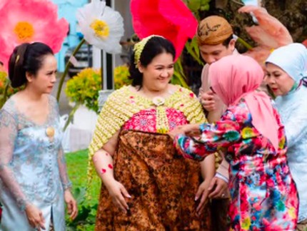 Putri Habibie Gelar Acara 7 Bulanan Adat Jawa untuk Kehamilan Pertama, Intip Potretnya Bun!