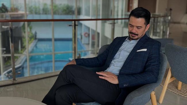 Roby Tremonti mengaku chat suami Hesti Purwadinata, Edo Borne, soal Broken Strings.