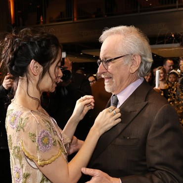 Pujian Steven Spielberg untuk Chloe Zhao yang Menangkan Penghargaan di Golden Globes 2026