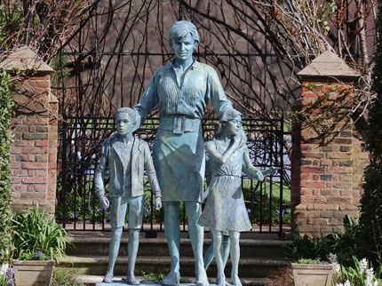 Terungkap! Pesan Tersembunyi di Bawah Sepatu Putri Diana, Ternyata...