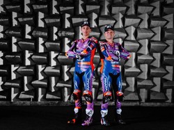 Aksi Toprak Razgatlioglu-Jack Miller Jadi Juara Balapan Pakai Tuk-Tuk