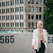 5 Tips Perawatan Rambut untuk Para Perempuan Berhijab agar Bebas Lepek