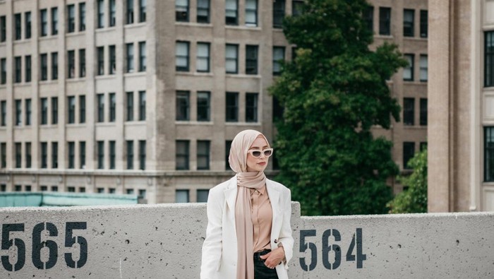 5 Tips Perawatan Rambut untuk Para Perempuan Berhijab agar Bebas Lepek