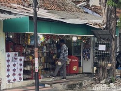 Ressa Anak Denada Bertahan Hidup Kerja Jaga Toko Digaji Rp 1,5 Juta