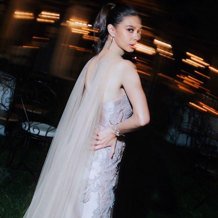 <p>Di pesta pernikahan Luna Maya dan Maxime Bouttier di Bali, Yuki hadir sebagai tamu. Dalam acara ini, Yuki kembali tampil <em>flawless</em> saat mengenakan gaun rancangan desainer Melta Tan. Fashion Yuki ini menyatu sempurna dengan riasan wajahnya yang elegan. "Saat gaun pas dan riasannya sempurna, itulah momennya," tulis Yuki dalam unggahan di Instagram. (Foto: Instagram @yukikt)</p>