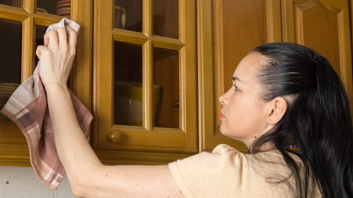 5 Cara Merawat Furniture Kayu agar Tak Rusak dan Berjamur Selama Musim Hujan