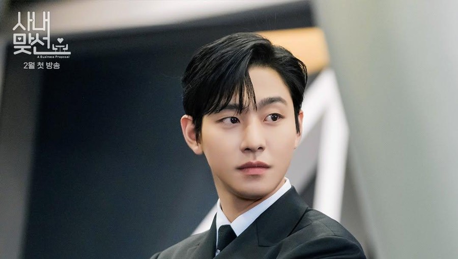 Aktor Ahn Hyo Seop dalam drama Korea Business Proposal