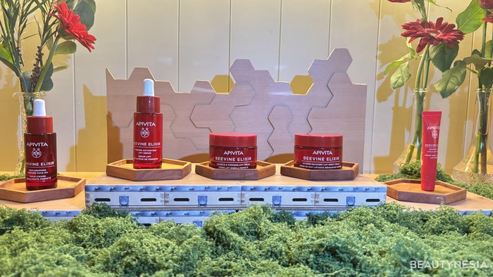 Saat ini, ada beragam rangkaian skincare yang bisa kamu manfaatkan untuk perawatan anti-aging. Salah satu yang bisa kamu coba adalah APIVITA Beevine Elixir.