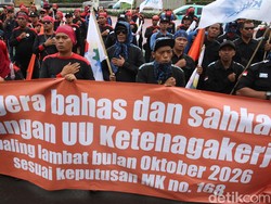 Video: Demo di DPR, Buruh Juga Tagih Janji Prabowo soal Outsourcing