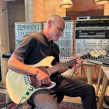 Flea Rilis Album Solo Perdana 'Honora', Kolaborasi Bareng Nick Cave dan Thom Yorke