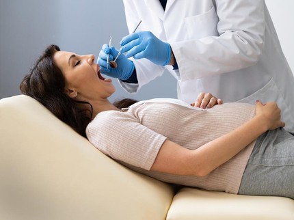 Pentingnya Rutin Periksa Gigi saat Hamil, Terutama bagi Ibu dengan Morning Sickness