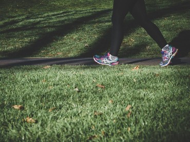 Tak Perlu Gym Berat, Ini Walking Workout Cocok untuk Usia 50 Tahun ke Atas
