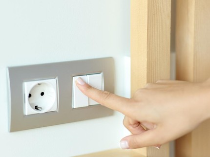 Ternyata Jangan Langsung Nyalakan Lampu Saat Masuk Kamar Hotel, Simak Alasannya