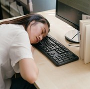 Bukan Kopi, Ini 7 Makanan Sehat yang Dapat Mengusir Rasa Kantuk