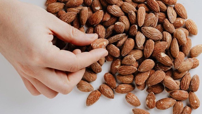 Kacang-kacangan adalah camilan anti-stres yang paling praktis dan kaya nutrisi.