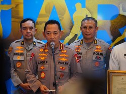 Kapolri Beri Kenaikan Pangkat-Sekolah ke Anggota Peraih Medali SEA Games