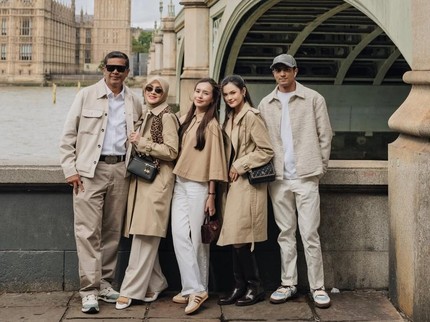 Potret Beby Tsabina dan Keluarga, Bunda hingga Anak Dipuji Good Looking Semua