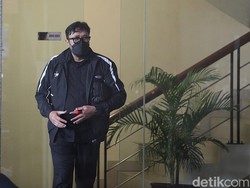 KPK Sita Sejumlah Dokumen Saat Geledah Rumah Ono Surono di Indramayu