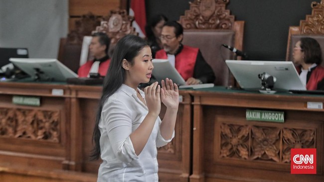 Majelis hakim PN Jakarta Selatan menjatuhkan hukuman 6 bulan penjara kepada Laras Faizati, dengan syarat tidak mengulangi perbuatan dalam 1 tahun.