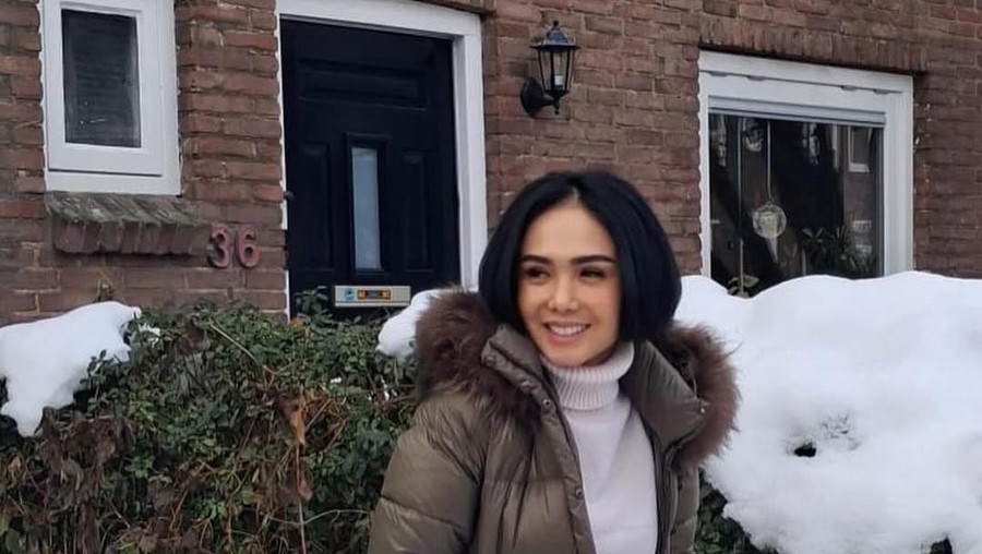 Liburan Yuni Shara di Barcelona