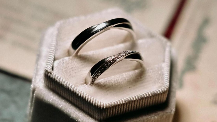 Mahar unik viral di TikTok&comma; berupa Logam Mulia 21 gram&comma; 11 USD&comma; dan 2000 Ringgit mencuri perhatian warganet&period; Mahar yang sesuai dengan tanggal lahir pengantin wanita ini tuai banjir pujian dari warganet&period;