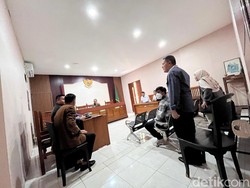 Denada Tolak Seluruh Klausul Ganti Rugi Rp 7 M yang Dituntut Ressa