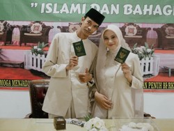 Viral Menikah di KUA Tanpa Resepsi, Foto Estetik Pasangan Ini Bikin Salfok