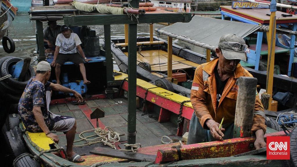 FOTO: Nelayan-nelayan Jakarta Utara Tak Melaut karena Cuaca Buruk
