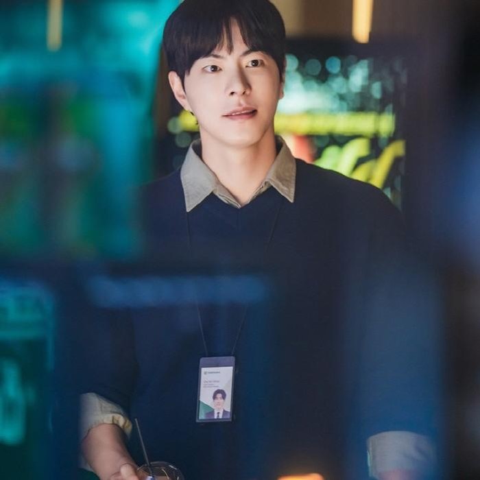 Hong Jong Hyun akan berperan sebagai Cha Min Wook yang bekerja sebagai asisten manajer di tim pemasaran Taehan Liquor