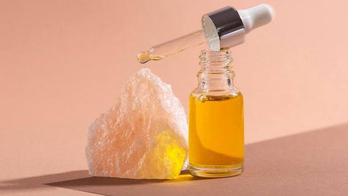 Kenalan Lebih Dalam dengan Retinol, Mulai dari Manfaat hingga Efek Sampingnya