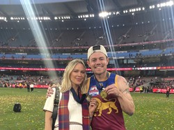 Atlet Football Selingkuh, Kepergok Bercinta di Mobil dengan Teman Istri