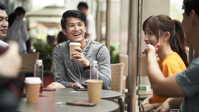 Gen Z makin meninggalkan dugem dan alkohol. Gym, lari pagi, hingga kelas yoga kini jadi ruang sosial baru yang lebih sehat dan berkelanjutan.