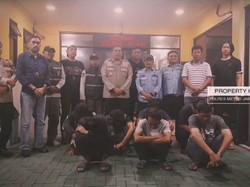 Cara Pak Ogah Loloskan Kendaraan Meski Exit Tol Rawa Buaya Ditutup Rantai