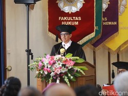 Zainal Arifin Mochtar Dikukuhkan Jadi Guru Besar FH UGM