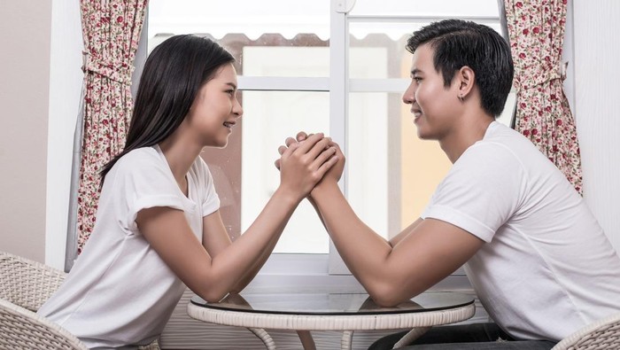 5 Daftar Zodiak yang Dikenal Tidak Posesif, Berikan Kepercayaan Penuh!