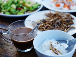 Ancaman GERD di Balik Sekte Viral Bapmericano, Sarapan Nasi Campur Kopi