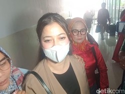 Kamelia Ajak Anak ke Persidangan, Ingin Pertemukan dengan Ammar Zoni